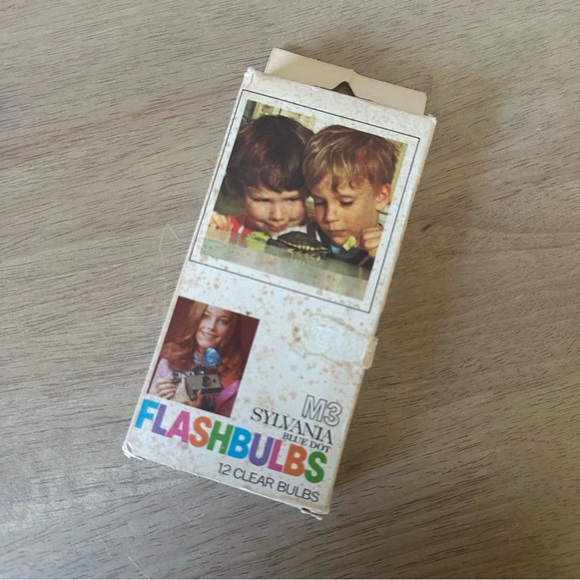 Vintage M3 Sylvania Blue Dot Flashbulbs (12) Clear Bulbs. - Picture 1 of 4